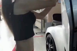 奔驰事件小姐姐,维权背后的网络热议与反思