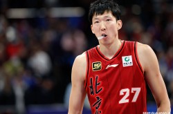 CBA赛场风云：高光与伤痛交织的残酷一夜！—曾凡博本季高光